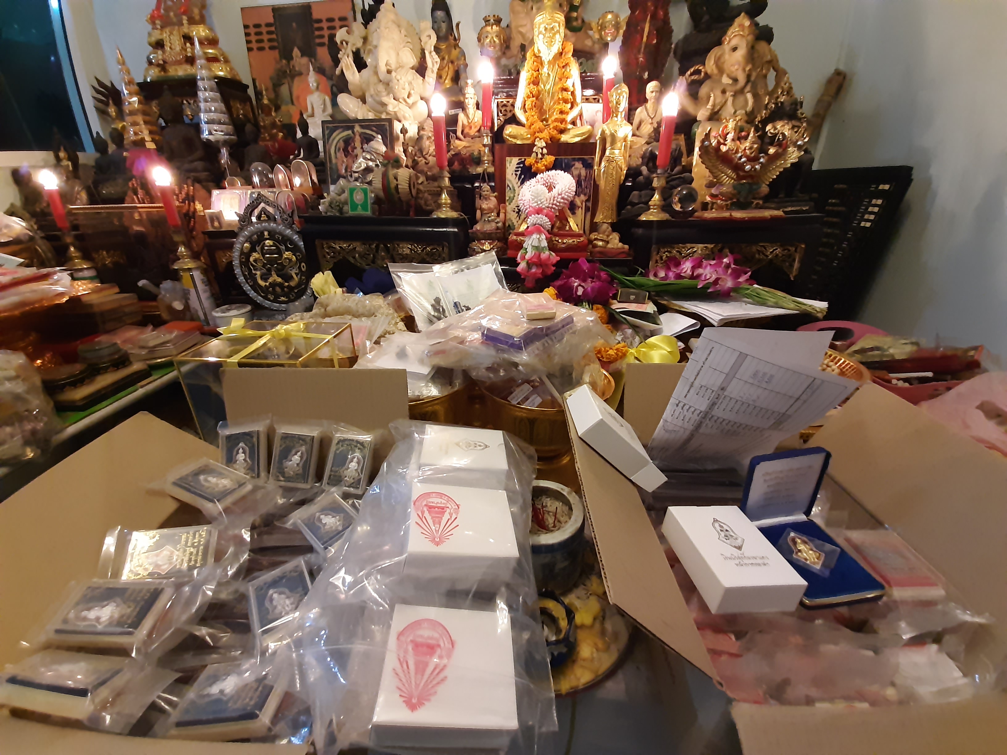 เหรียญท้าวเวสสุวรรณ พิมพ์ทรงจำปี รุ่น รับขวัญศิษย์ (ทองคำ,กรรมการ, เงิน,ลงยา)