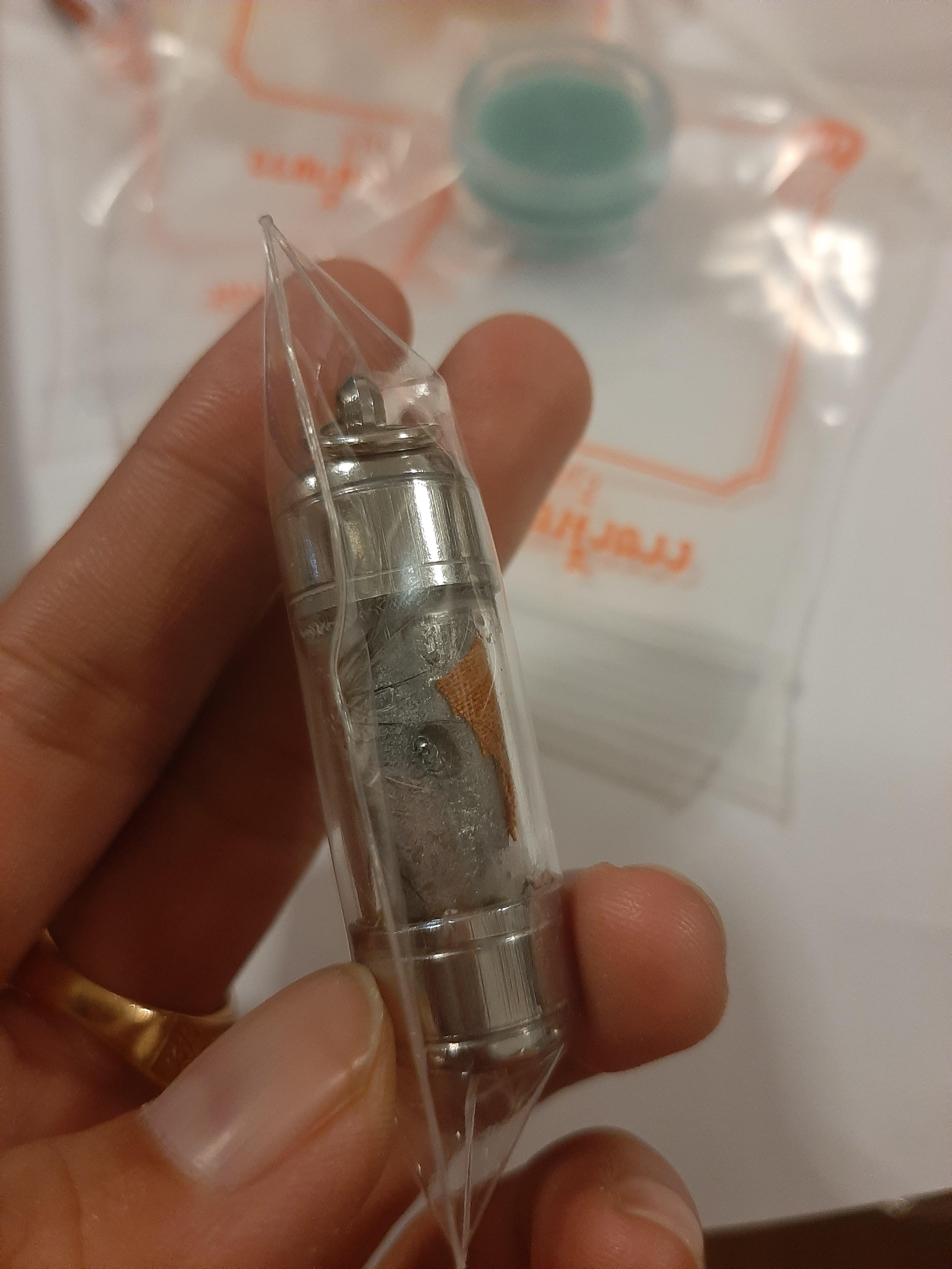 ลูกสะกด ตอกโค้ต เกศาและจีวร หลวงพ่อเสน่ห์ วัดพันสี จ.อุทัยธานี