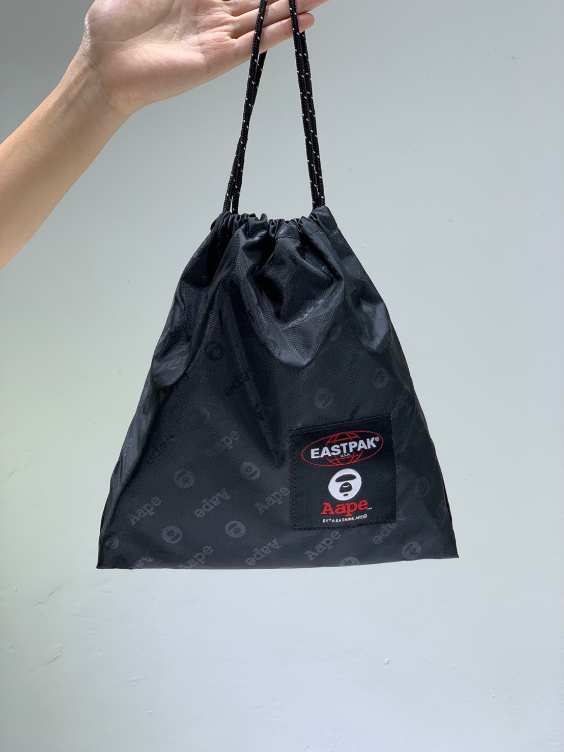 กระเป๋าสะพายข้าง Eastpak x Bape Springer ของใหม่ ของแท้ พร้อมส่งจากไทย