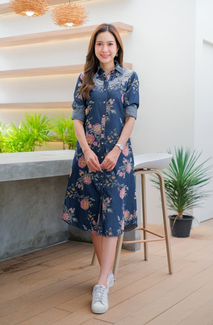 ชุดยีนส์ #8635-1 เดรสยีนส์พิมพ์ลายดอกไม้แต่งด้วยงานฉลุสวยหรูด้านทั้งด้านหน้าและด้านหลัง ผ้ายีนส์แท้เนื้อนิ่ม ใส่สบาย แบบสวยใส่ได้หลายโอกาส