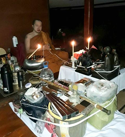 ชานหมากมนต์พระกาฬผลาญไพรีเลี่ยมเงิน องค์ 6 ลพ.เอก วันเขาธัมมสรณ์ จ.อุทัยธานี ปี 59