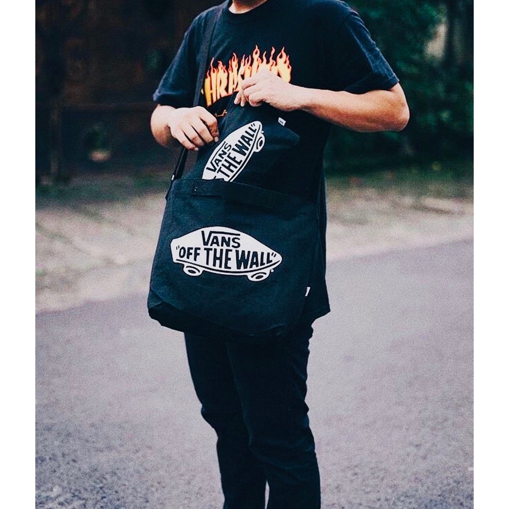 กระเป๋าผ้าสะพายข้าง และ ถุงผ้า Vans - Canvas Pouch and Sling Bag รุ่นพิเศษจากญี่ปุ่น ของใหม่ ของแท้ พร้อมส่ง