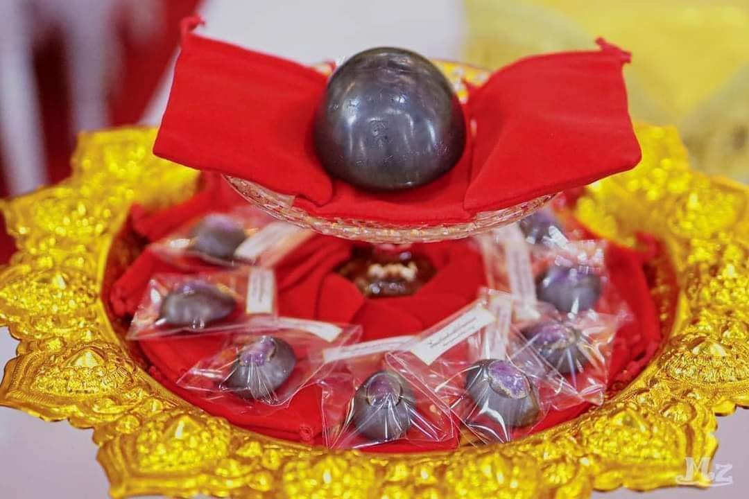 พระปิดตาเนื้อเมฆสิทธิ์ หลวงพ่อเล็ก หลวงพ่อบ๊ะ เสกหลายวาระเข้าพิธีพุทธาภิเษกพิธีพระกริ่งพิชัยสงคราม วัดพระพุทธบาทถ้ำป่าไผ่