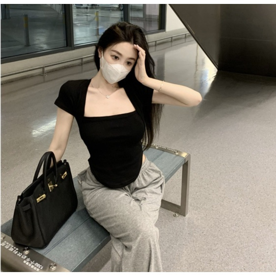 เสื้อผ้าแฟชั่นผู้หญิง เสื้อยืด เสื้อยืดแขนสั้นบาง ผู้หญิง ins ฝรั่งเศส ความรู้สึกเล็กสาวร้อนเสื้อคอเหลี่ยม bella 001