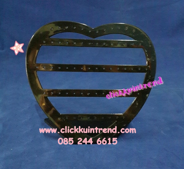 ที่แขวนต่างหู ทำจากพลาสติก สีดำ รูปหัวใจ ขนาด ก*ส = 18.5*16.5 ซ.ม.