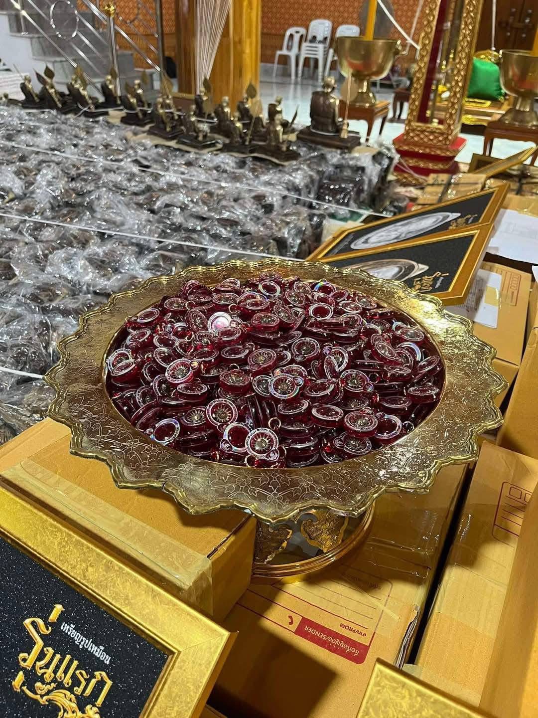 ดอกพิกุลเงิน เลี่ยมเดิม 1 ใน 300 หลวงปู่ศิลา