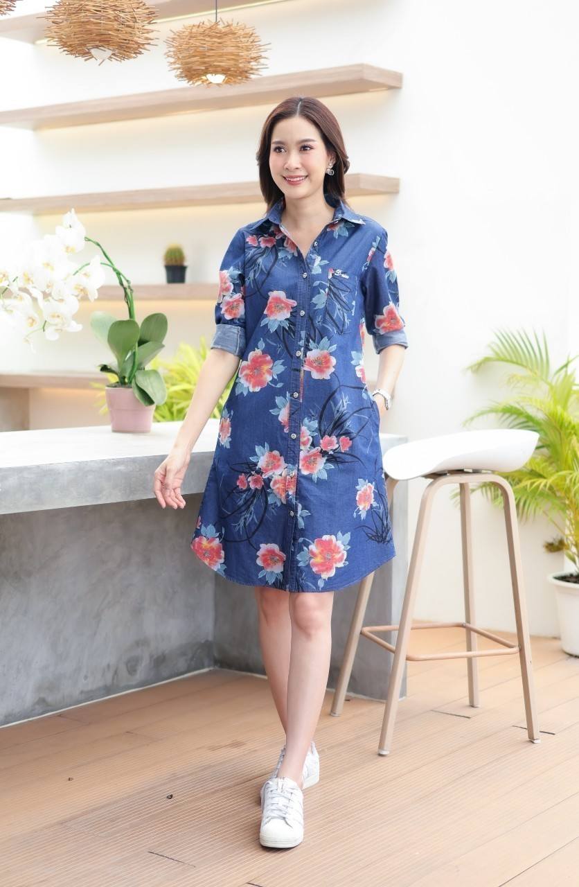 เดรสยีนส์ # 8825 ชุดยีนส์แบบสวยพิมพ์ลายสดใสสวยมาก ผ้ายีนส์ไม่หนา ใส่สบาย แบบสวยใส่ได้หลายโอกาส