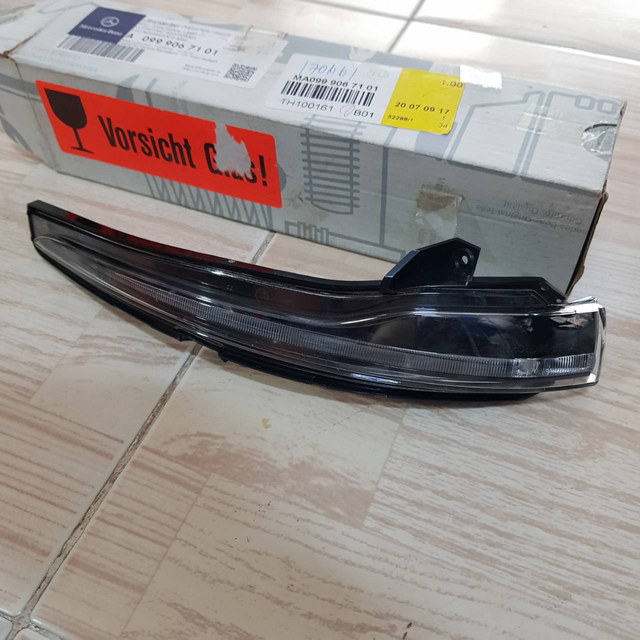 ไฟเลี้ยวกระจกมองข้าง รถ Benz W205 รหัส A0999067101