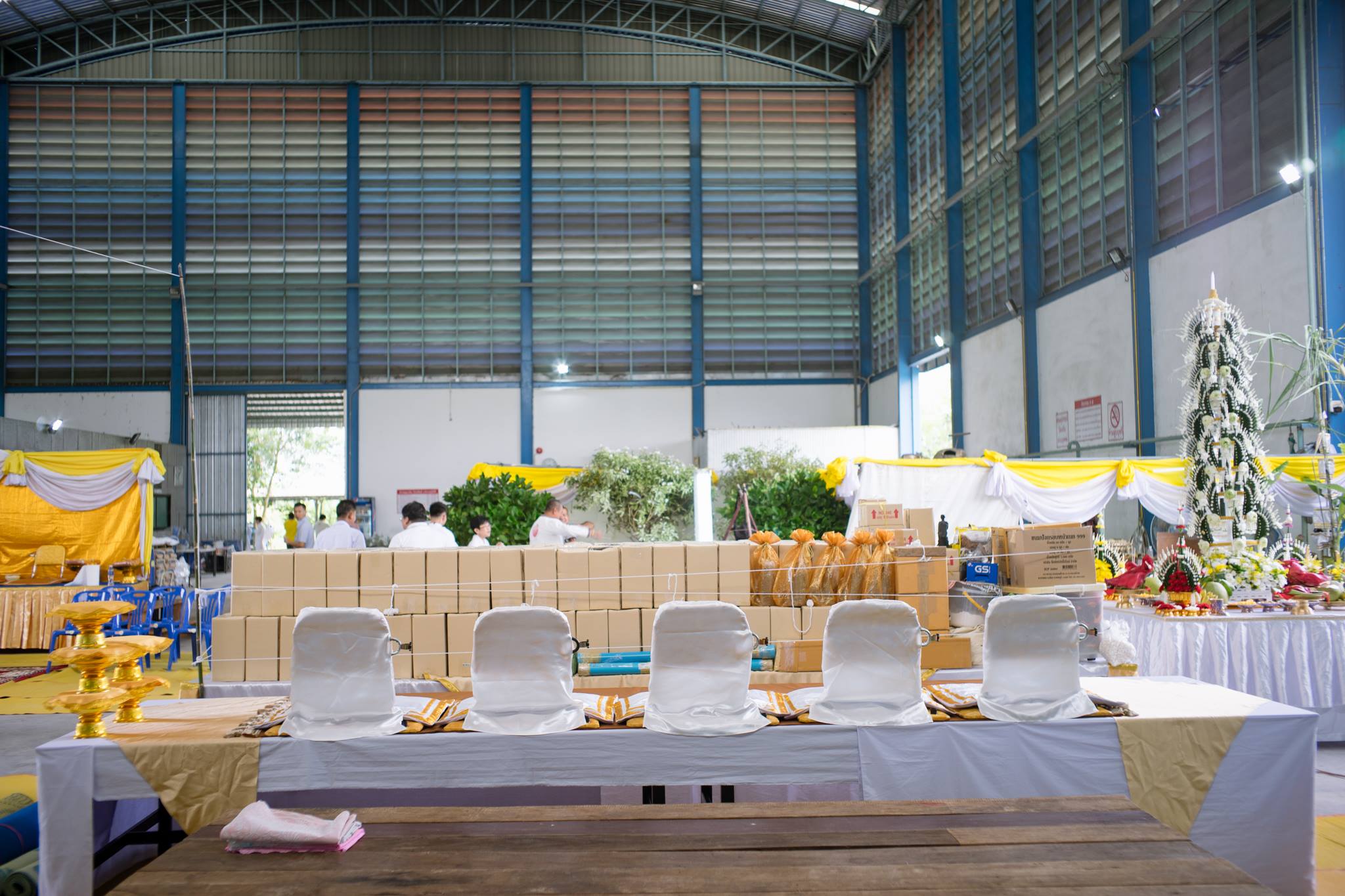 หลวงปู่เทพโลกอุดร อาศรมศรีชัยรัตนโคตร ฐาน 1 ซ.ม. ชุบทอง