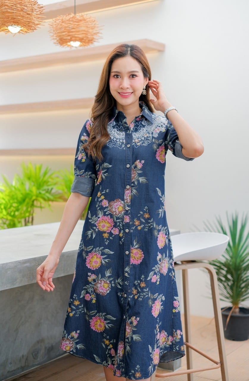 ชุดยีนส์ #8635-1 เดรสยีนส์พิมพ์ลายดอกไม้แต่งด้วยงานฉลุสวยหรูด้านทั้งด้านหน้าและด้านหลัง ผ้ายีนส์แท้เนื้อนิ่ม ใส่สบาย แบบสวยใส่ได้หลายโอกาส