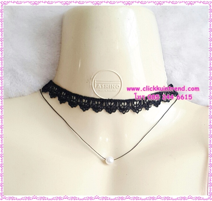 สร้อยคอโชคเกอร์ ลูกไม้สีดำ แต่งด้วยเชือกเล็กสีดำ ร้อยมุกตรงกลาง