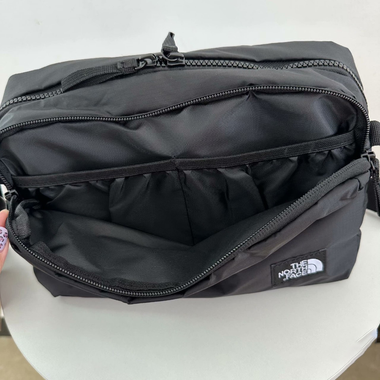 กระเป๋าสะพายข้าง The North Face Travel Cross Bag ผ้า Nylon twill กันน้ำ ของใหม่ ของแท้ พร้อมส่งจากไทย