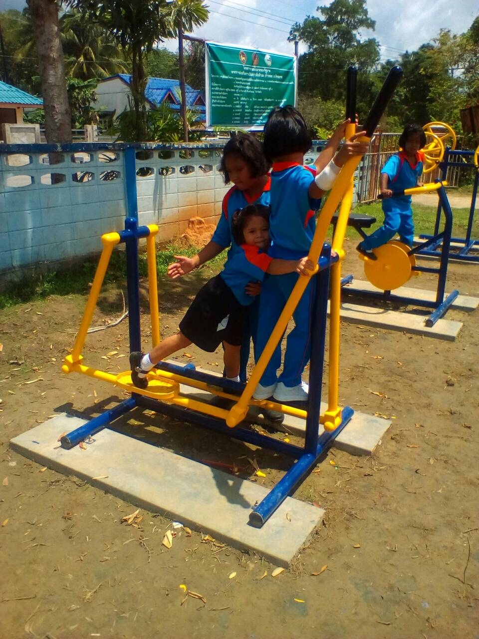 รหัส SM ผลงานติดตั้ง (หมู่5 ต.บางดี จ.ตรัง) เครื่องออกกำลังกายกลางแจ้ง