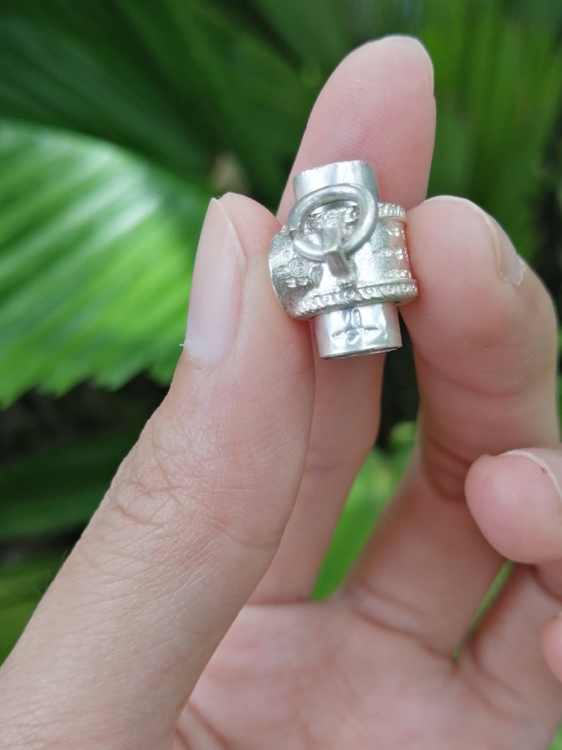 ตะกรุดไอ้ไข่รุ่นแรก รุ่น สรงน้ำ ๖๓ วัดเจดีย์ เนื้อเงิน