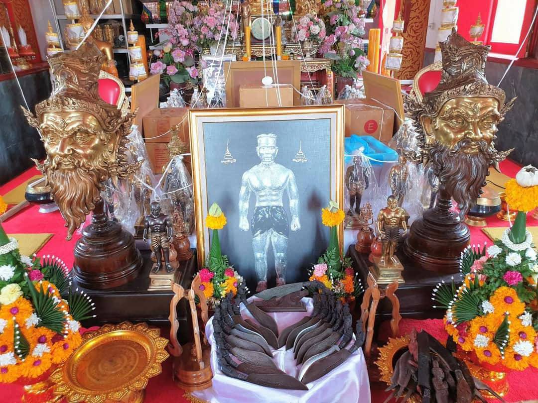 หุ่นพยนต์พิมพ์ใหญ่ (เลข ๑) พร้อมภาพจารหมึกทอง รุ่น พรายมงคล วัดหนองหิน หลวงพ่อเล็กร่วมเสก