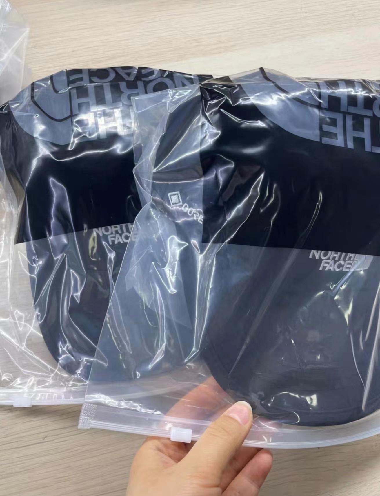 หมวกกันน้ำ The North Face Gore-Tex Cap ผ้า Goretex กันน้ำ 100 % ของใหม่ ของแท้ พร้อมส่งจากไทย หมวกกันน้ำ