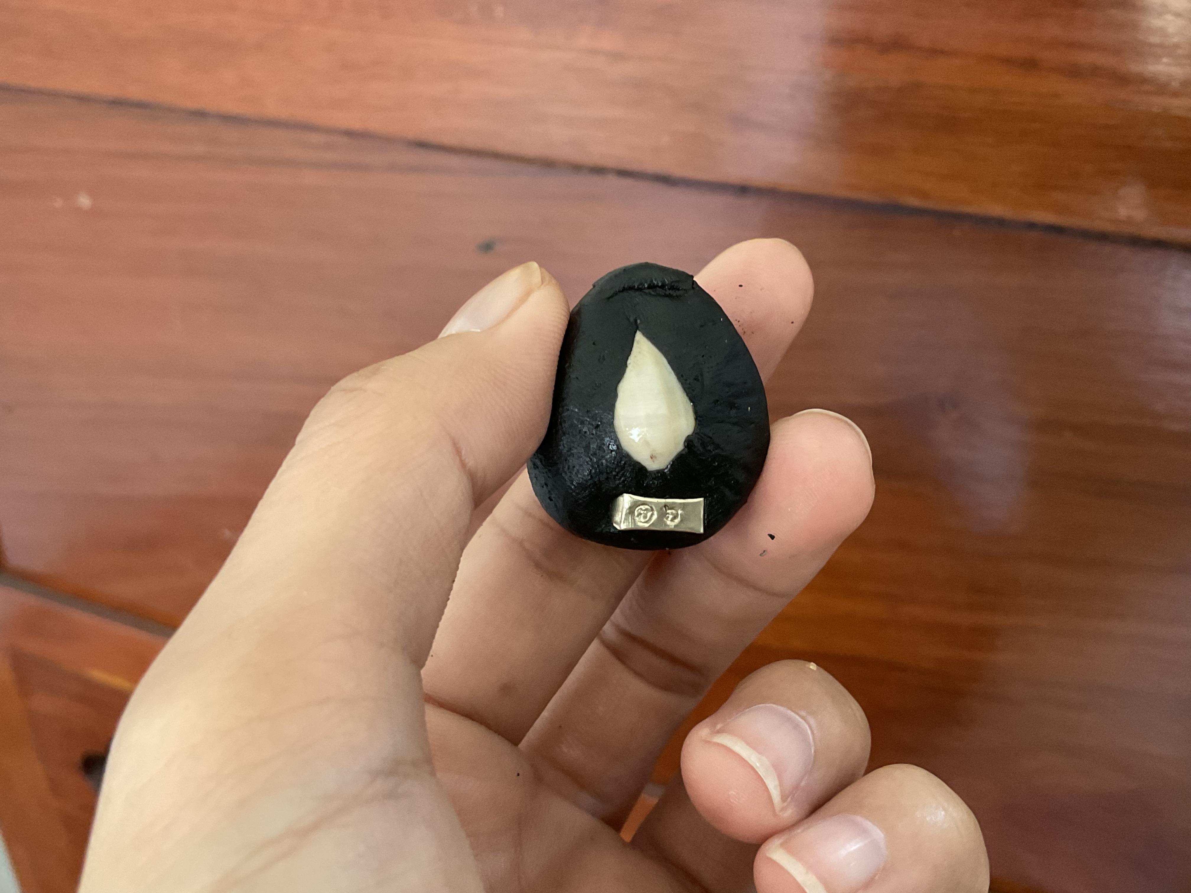 พระปิดตาหลังเบี้ย no.6 และ no.105 ฝังกัลปังหาดำ 1 ใน 168 องค์ครูบากฤษดา วัดสันพระเจ้าแดง อธิษฐานจิต