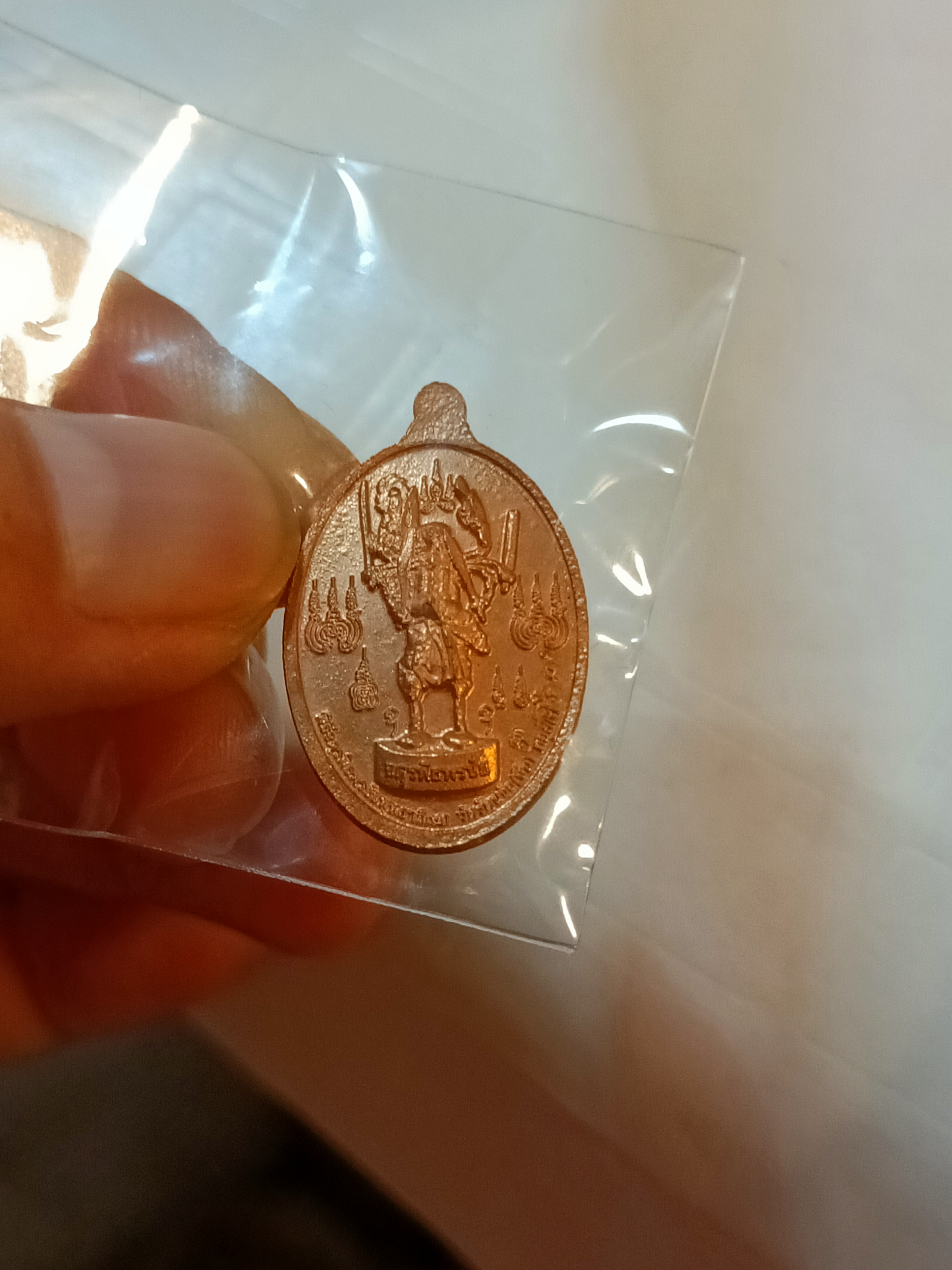 เหรียญเม็ดแตงทองแดงลงยาแดง ท้าวเวสสุวรรณ หลังหุ่นพยนต์ตัวครู รุ่น จตุรพิธพรชัย 2
