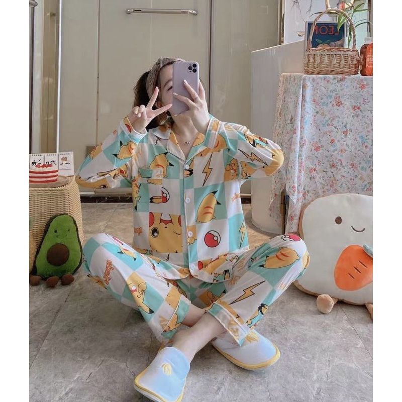 เสื้อผ้าแฟชั่นผู้หญิง ชุดนอนคอตต้อน ลายใหม่ฮิต ผสมการ์ตูน เสื้อแขนยาวกระดุมหน้าคอปกกางเกง