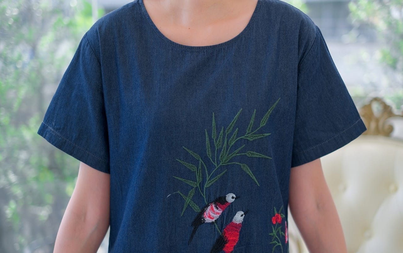 ชุดยีนส์ #8715 เดรสยีนส์คอกลม (ชุดยีนส์ยาว) ผ้ายีนส์เนื้อนิ่ม ใส่สบาย ไม่ร้อน ปักลายสวยสดใส ใส่ได้หลายโอกาส