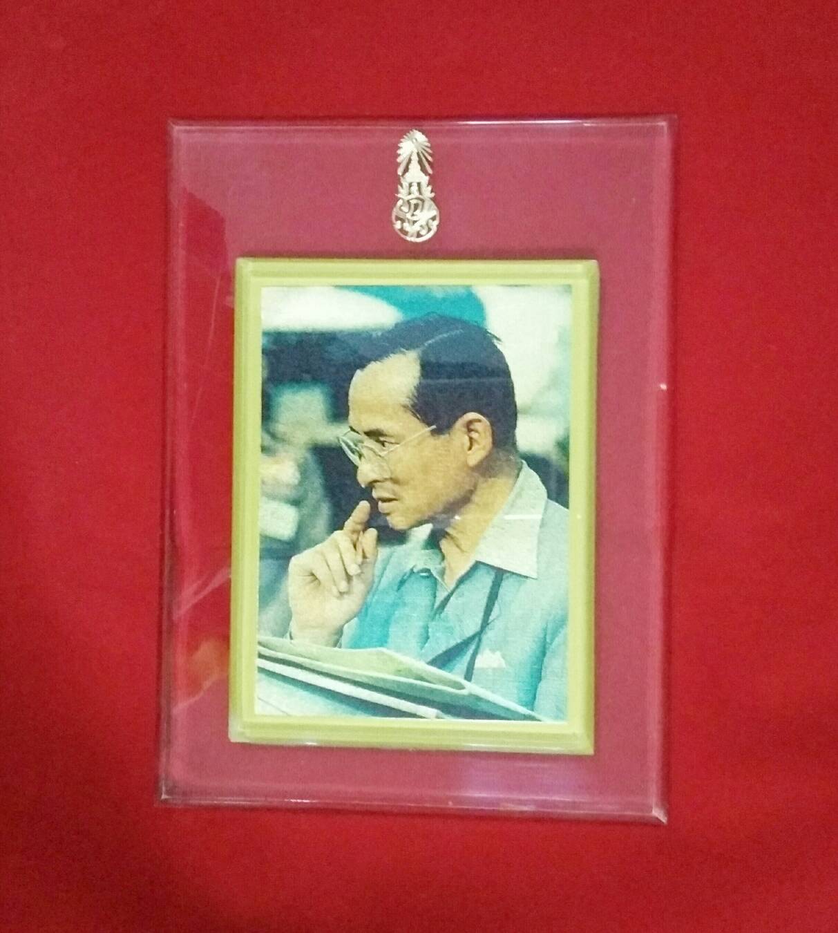 แผ่นทองคำพระบรมฉายาลักษณ์ทองคำ ฉลองสิริราชสมบัติครบรอบ 50 ปี