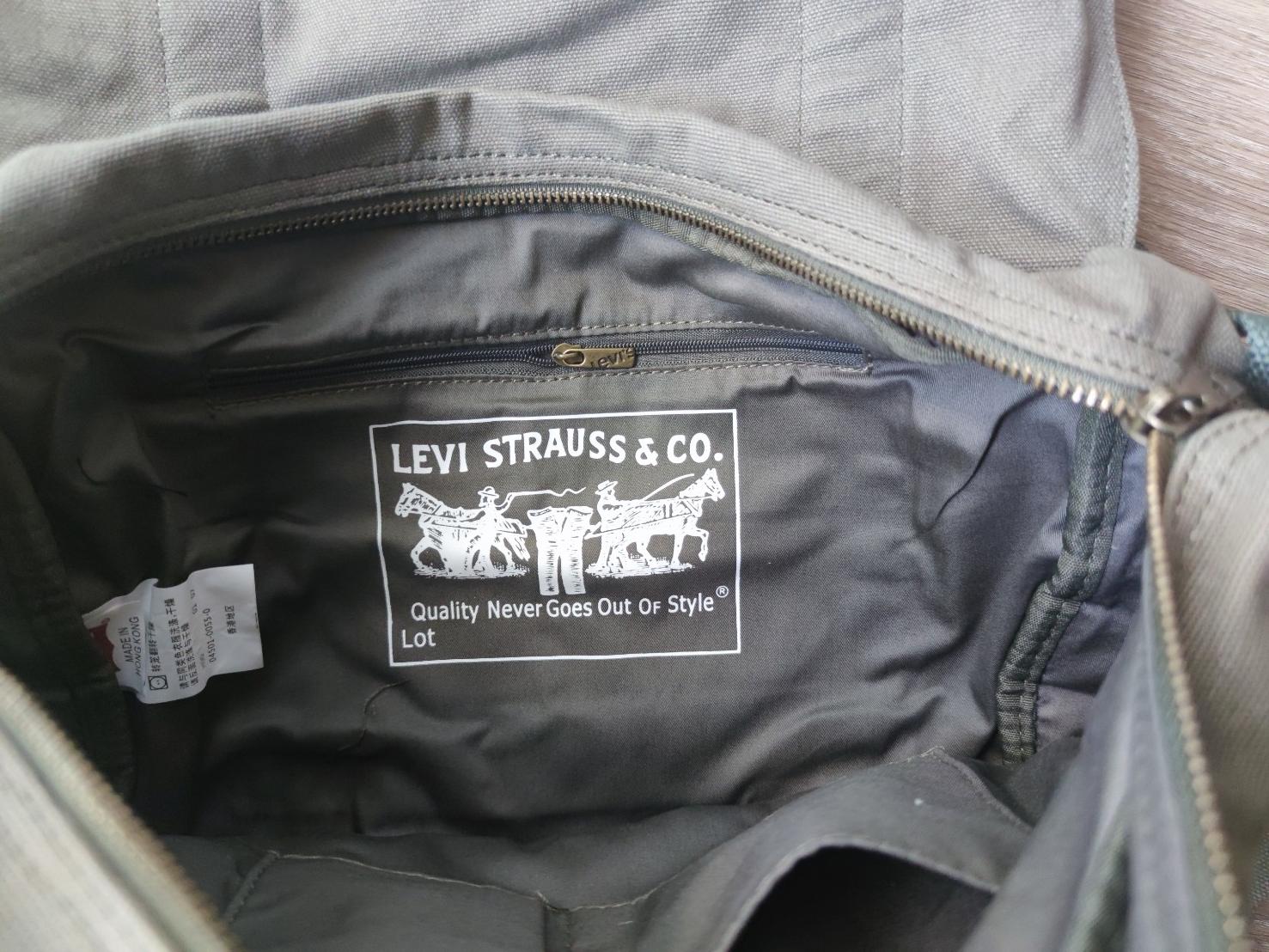 กระเป๋าสะพายข้าง Levi's Vintage Messenger Bag ของใหม่ ของแท้ พร้อมส่งจากไทย กระเป๋าลีวายส์ กระเป๋าสะพายลีวายส์ กระเป๋าสะพายผู้ชาย
