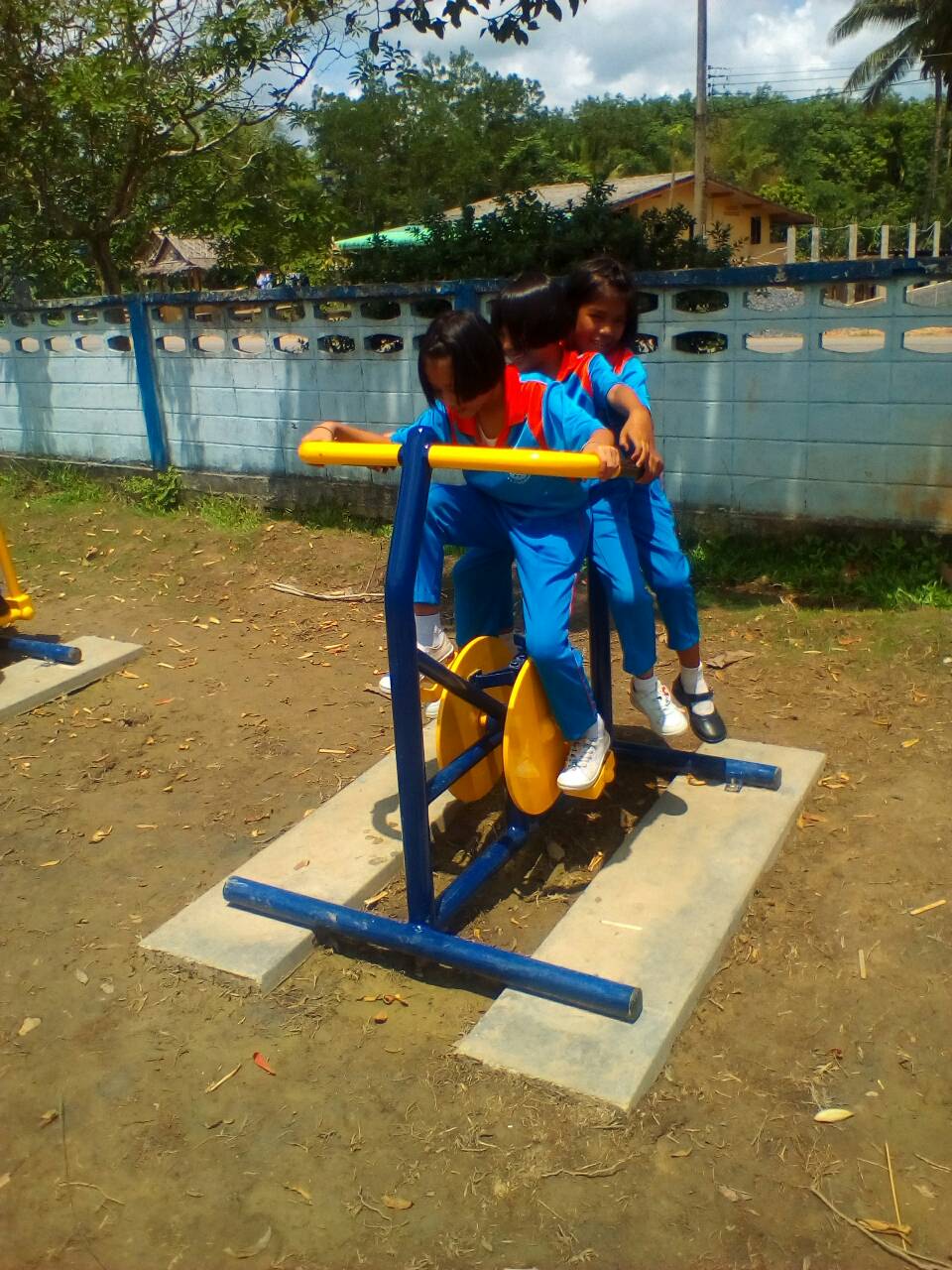 รหัส SM ผลงานติดตั้ง (หมู่5 ต.บางดี จ.ตรัง) เครื่องออกกำลังกายกลางแจ้ง