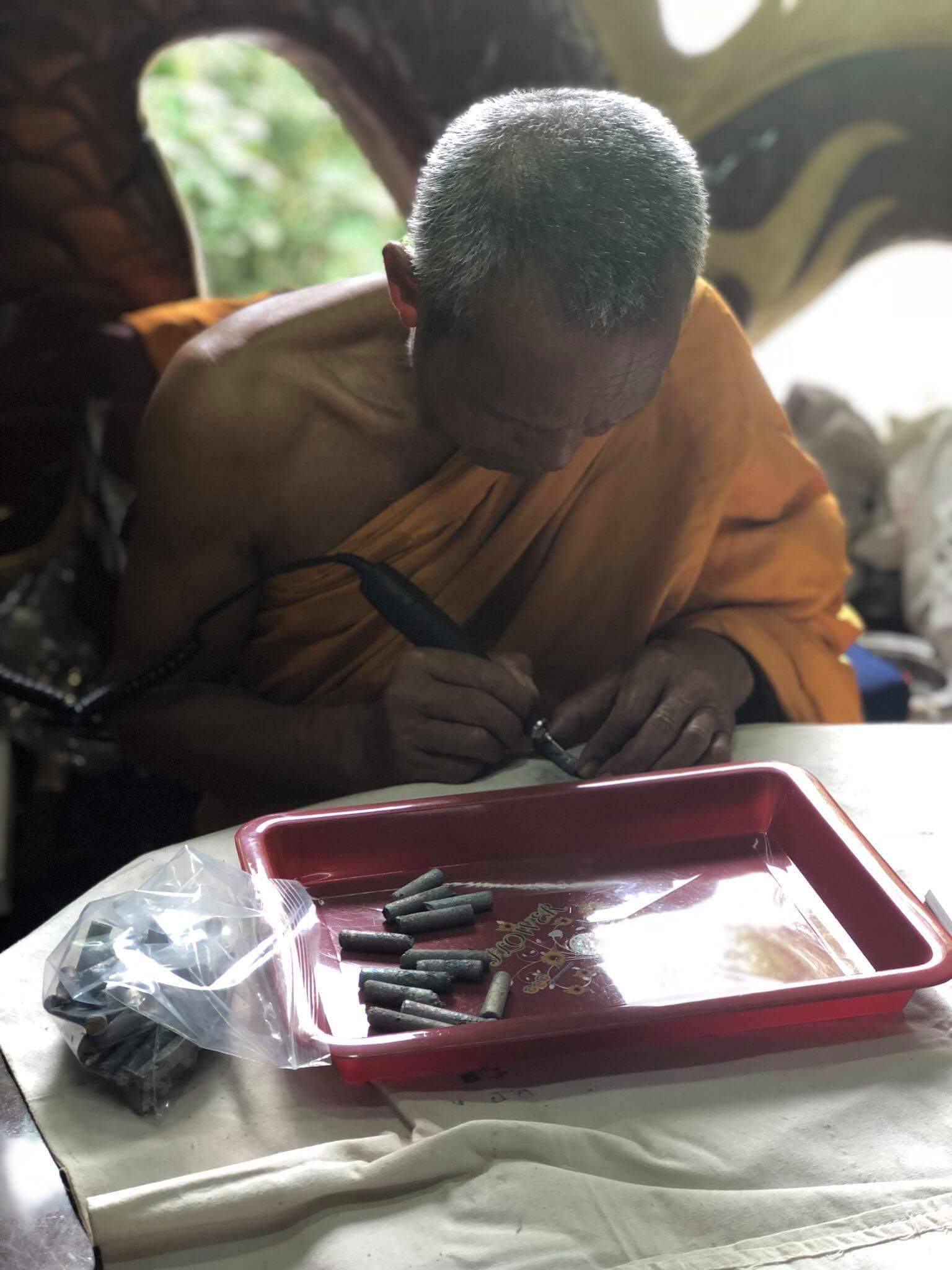 ตะกรุดรวมแร่นานาชาติ จารมือ หลวงพ่อหนุน ปี 61