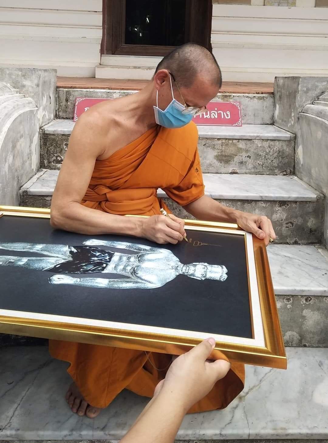 หุ่นพยนต์พิมพ์ใหญ่ (เลข ๑) พร้อมภาพจารหมึกทอง รุ่น พรายมงคล วัดหนองหิน หลวงพ่อเล็กร่วมเสก