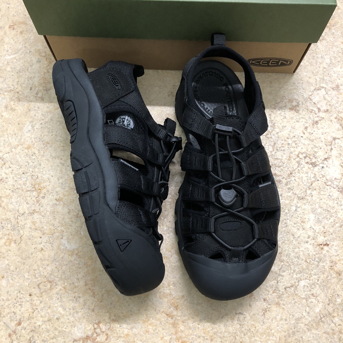 รองเท้าแตะรัดส้น KEEN Newport Sandals - Triple Black รองเท้าเดินป่า ของใหม่ ของแท้ พร้อมส่ง