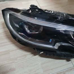 โคมไฟหน้าข้างขวา มือสอง BMW G20 หน้ามีรอยถลอก ขายตามสภาพ
