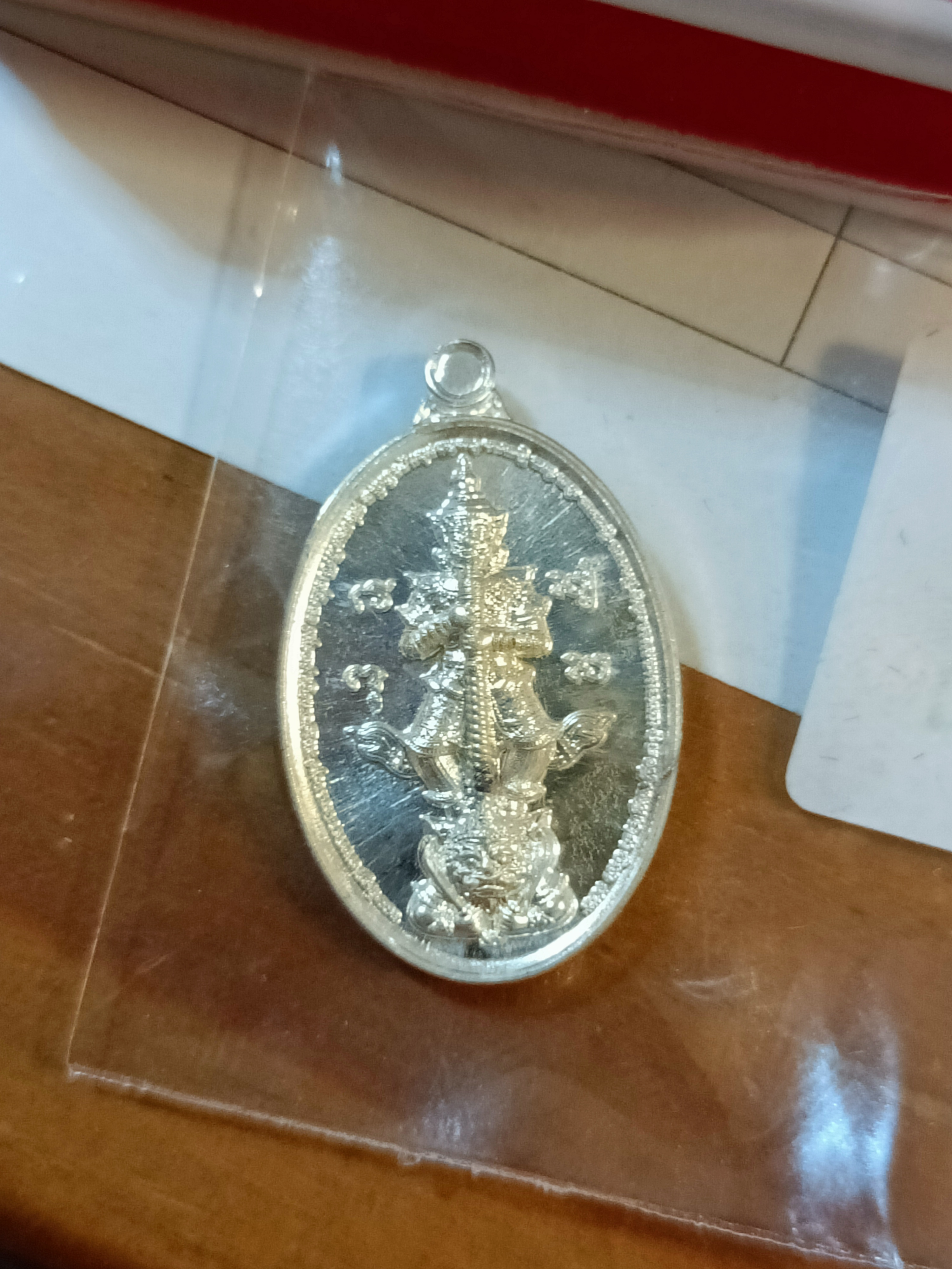 เหรียญเม็ดแตงเนื้อเงิน ท้าวเวสสุวรรณ หลังหุ่นพยนต์ตัวครู รุ่น จตุรพิธพรชัย 2