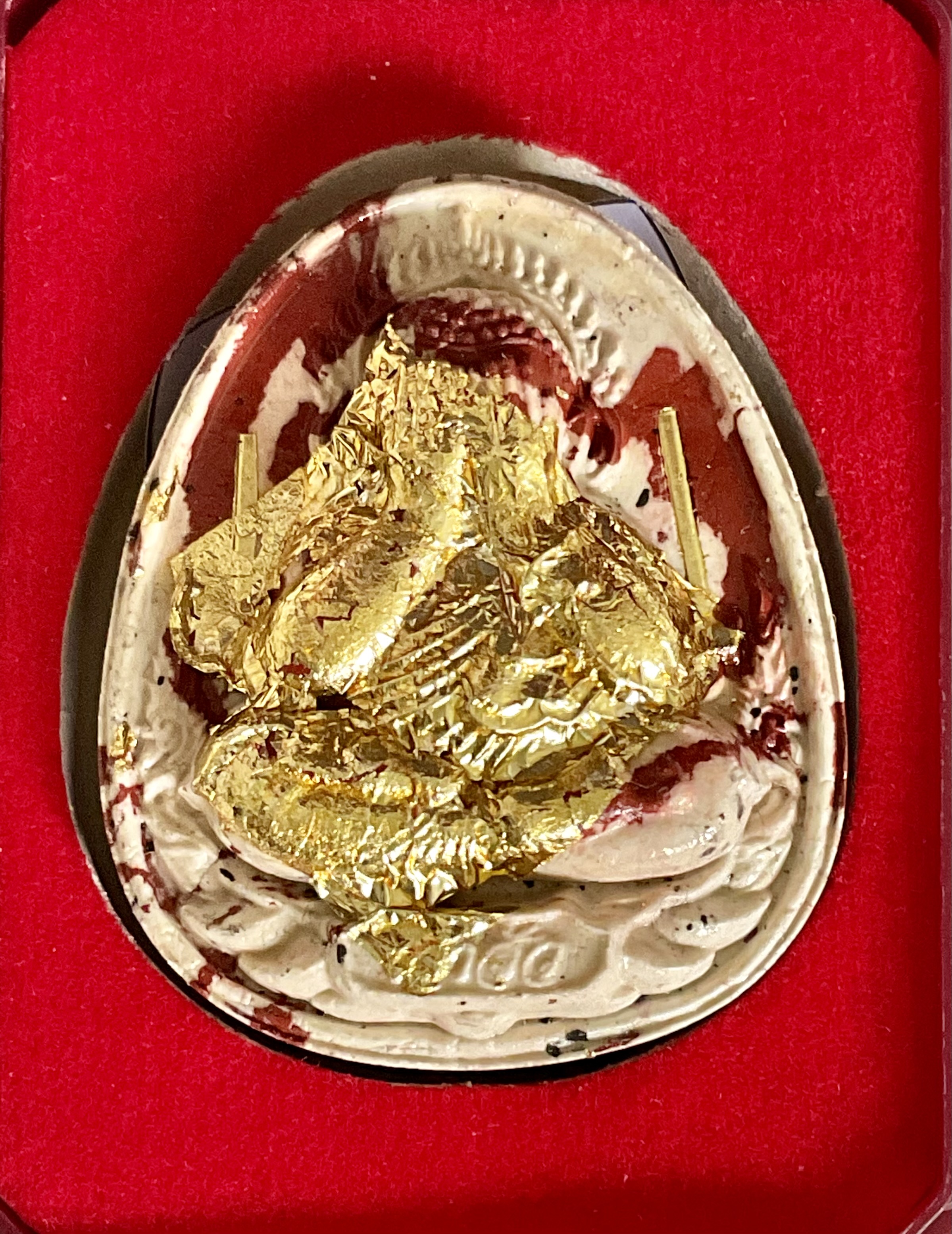 พระปิดตาเจ้าสัวมหาเศรษฐีนกยูงทอง (พิเศษในชุดลังนำฤกษ์ เนื้อมหายันต์นะวนเวียน) ครูบาอริยชาติ วัดแสงแก้วโพธิญาณ