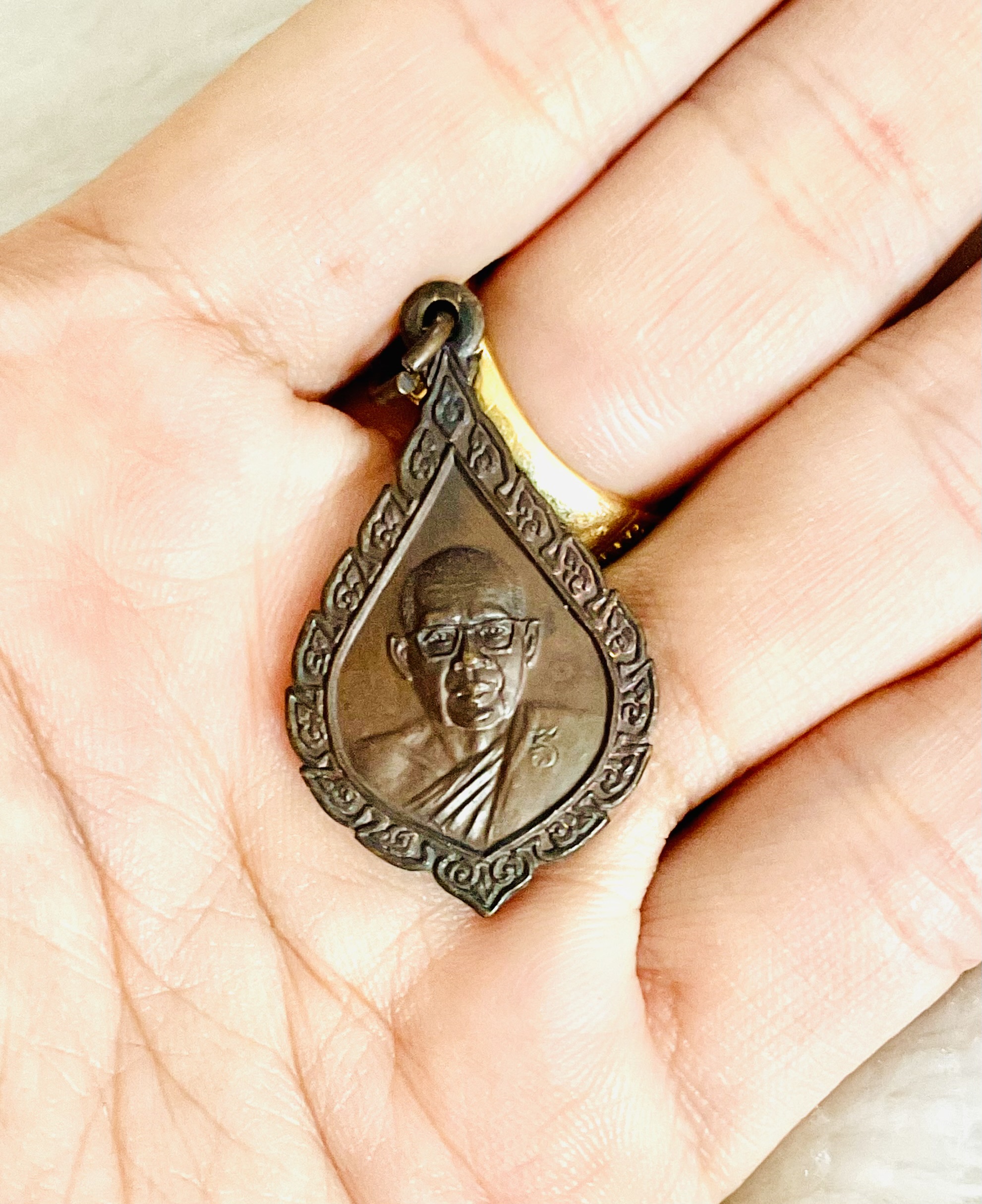 เหรียญฉลองสมณศักดิ์ (เหรียญเลื่อนฯ) ปี 2528 หลวงพ่อฤาษีลิงดา สร้างน้อยพบเห็นยาก