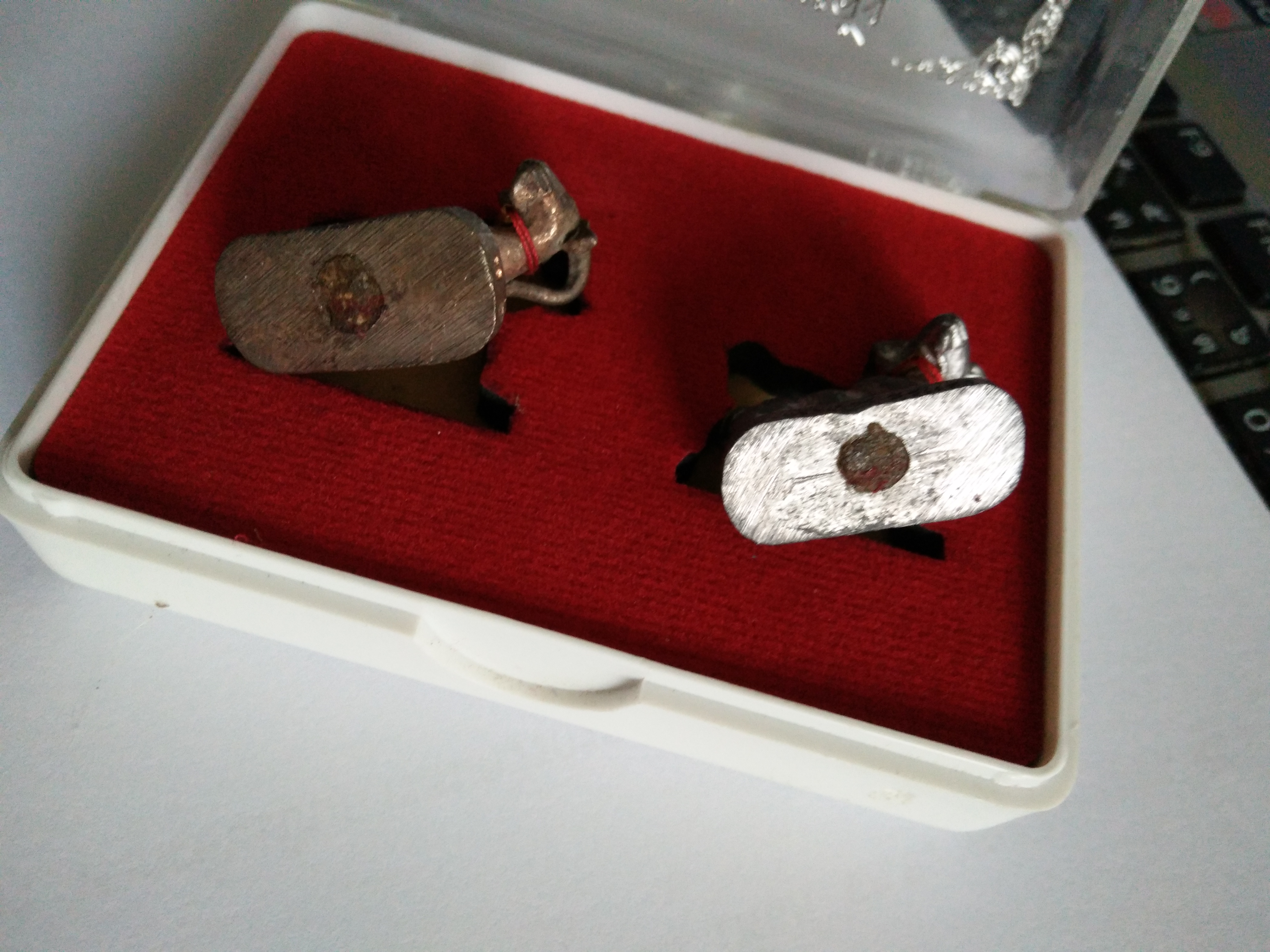 แพะเสยสาว เนื้อนวโลหะ ตะกั่ว คล้องตะกรุดทองคำ ลป.อาด วัดบุญสัมพันธ์ ชุดกรรมการ 2