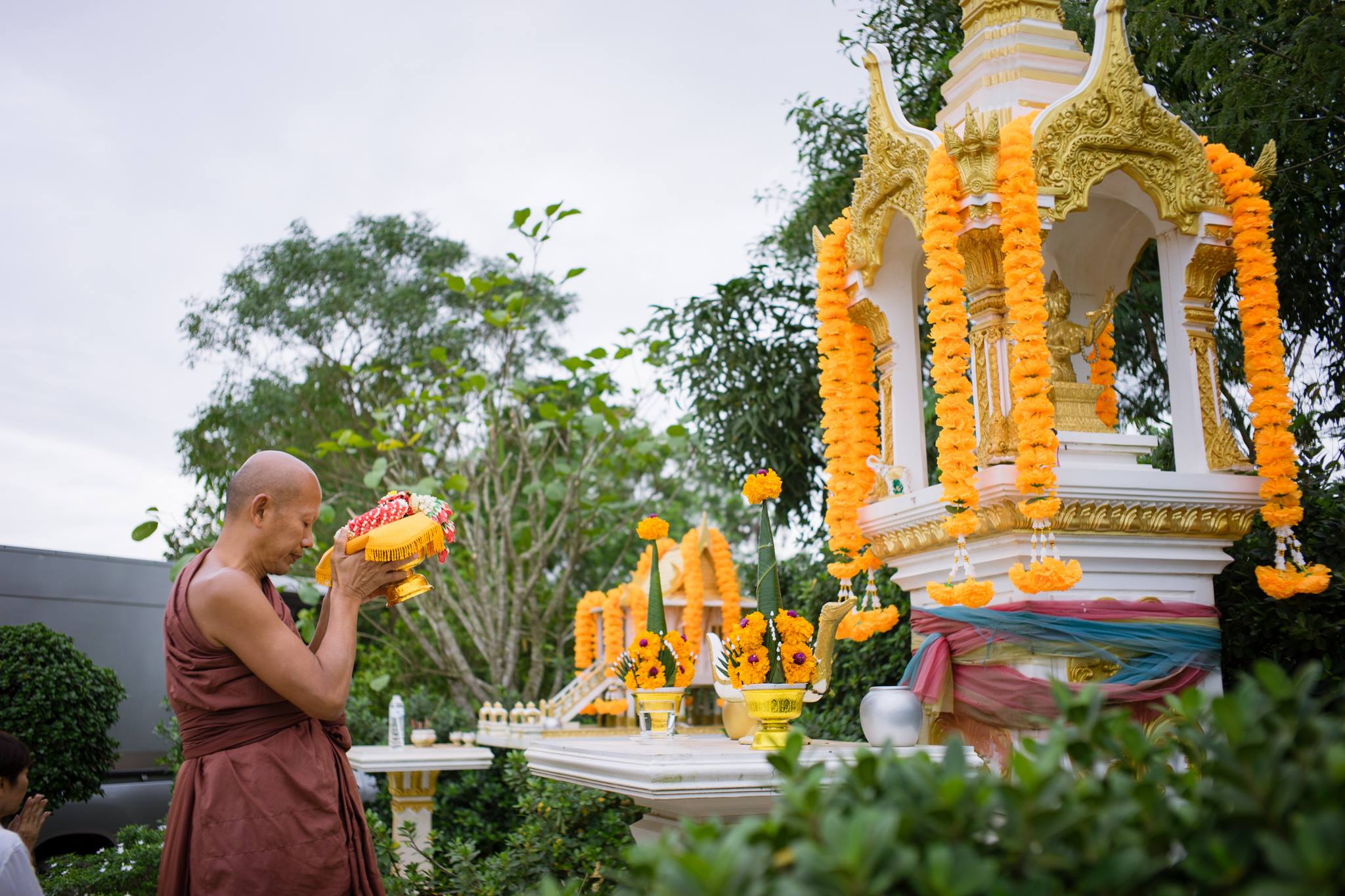 หลวงปู่เทพโลกอุดร อาศรมศรีชัยรัตนโคตร ฐาน 1 ซ.ม. ชุบทอง