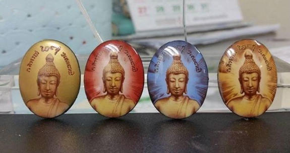 ล็อกเก็ตพระพุทธเจ้าเปิดโลก (ฉากเหลือง) ปี 59 มวลสาร ลพ.สนิท วัดลำบัวลอย