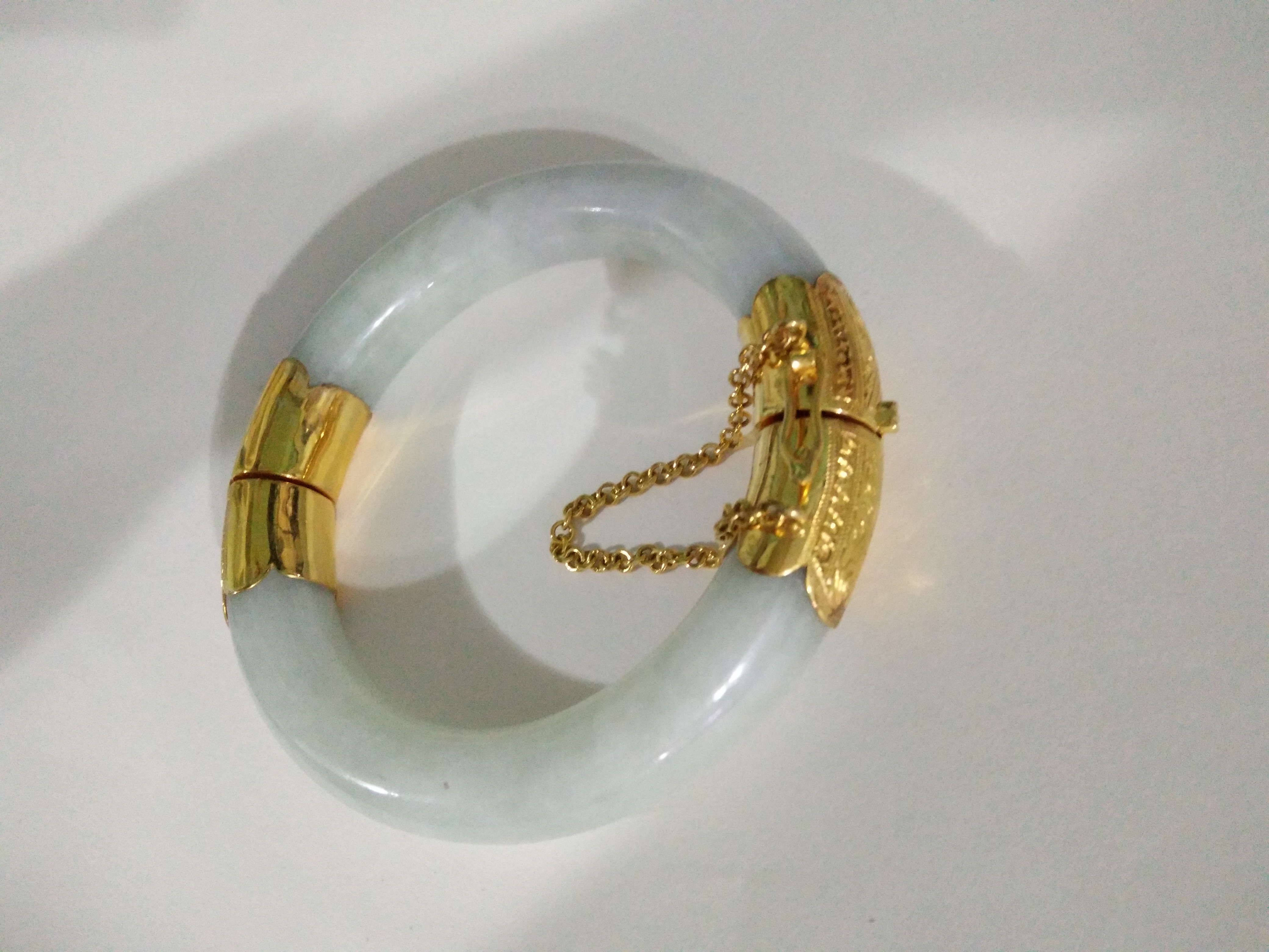 กำไลหยกกันมะเร็ง ลพ.วิชัย วัดถ้ำผาจม เลี่ยมทองคำ 90% หนัก 1.50 บาท