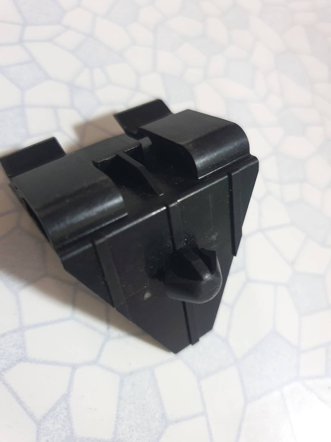 ตัวยึด มือสอง (หมายเลข 520 ตามรูป) Benz W211 A2119880178 Clamp Mounting Cover ตัวละ 10 บาทมีหลายชิ้น