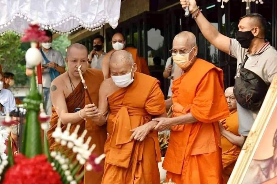 จี้มังกรหยกขาว หลวงพ่อเอก เขาธัมมสรณ์ (อำนาจ วาสนา ราศี โชคลาภ)