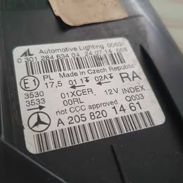 โคมไฟหน้า ข้างขวา มือสอง Benz W205 A2058201461 สภาพดี ขาครบ หน้าไม่แตก มีรอยนิดหน่อย