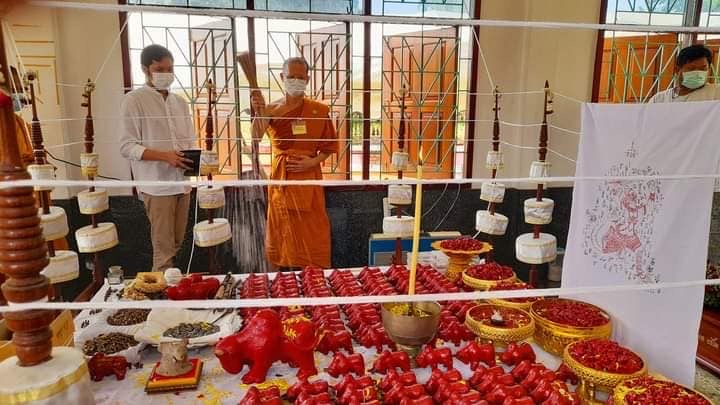 วัวธนูพญาโครัตนมงคล (แบบไม่มีจาร) วัดโพธิผักไห่ หลวงพ่อเล็ก (เลี่ยมกันน้ำ)วัดท่าขนุนพุทธาภิเษก