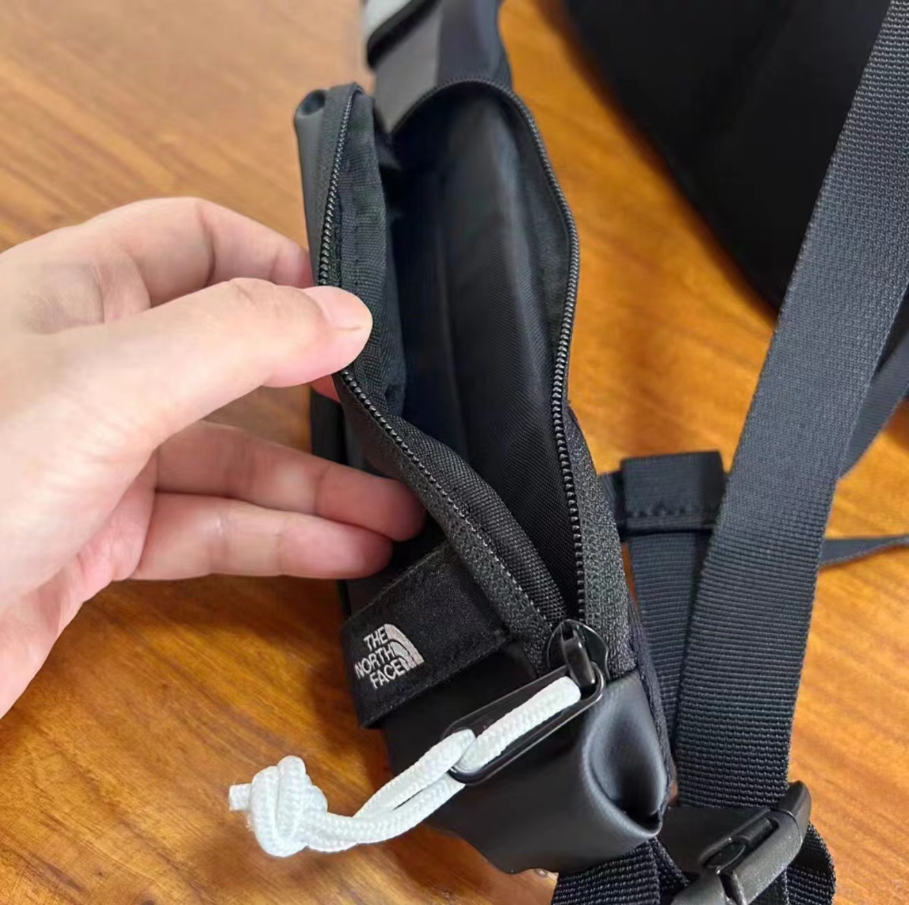 กระเป๋าคาดอก The North Face Base Camp Voyager Sling ของใหม่ ของแท้ พร้อมส่งจากไทย