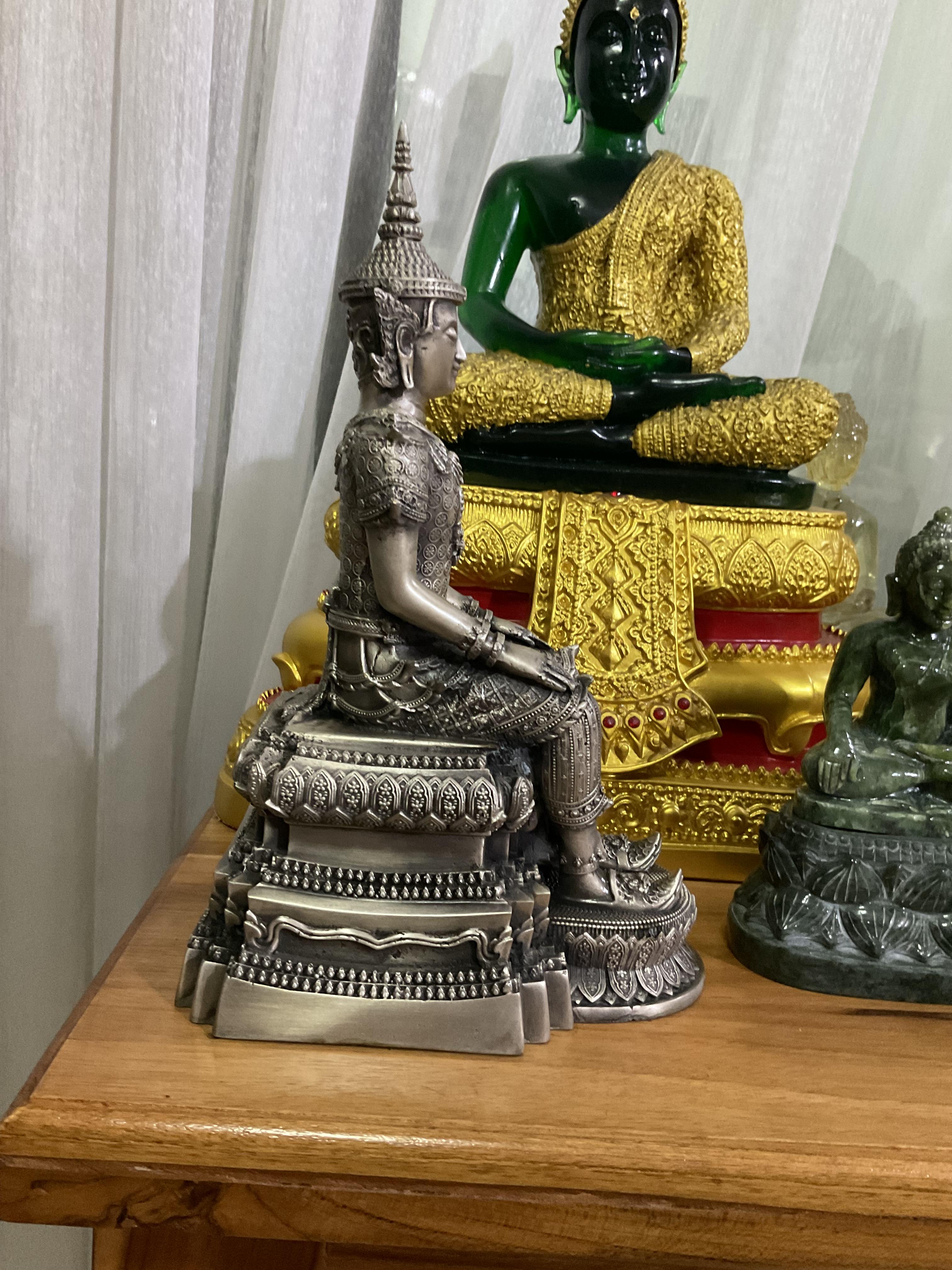 สมเด็จองค์ปฐมปางพระนิพพาน เนื้อสุริยันราชา บรรจุเหล็กไหลแก้ว (ชุดกรรมการ)