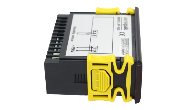 Aeropak เครื่องวัด-ควบคุมอุณหภูมิแบบติดแผง Temperature indicating controllers รุ่น AP-450