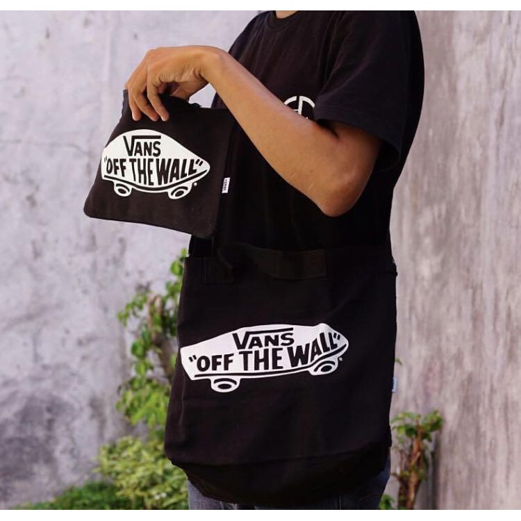 กระเป๋าผ้าสะพายข้าง และ ถุงผ้า Vans - Canvas Pouch and Sling Bag รุ่นพิเศษจากญี่ปุ่น ของใหม่ ของแท้ พร้อมส่ง
