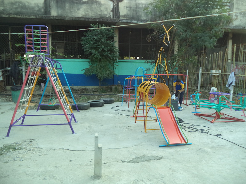 รหัส PG ผลงานติดตั้ง (ตลาด อ.ต.ก.จตุจักร กทม.) เครื่องเล่นสนามกลางแจ้งสำหรับเด็ก-09