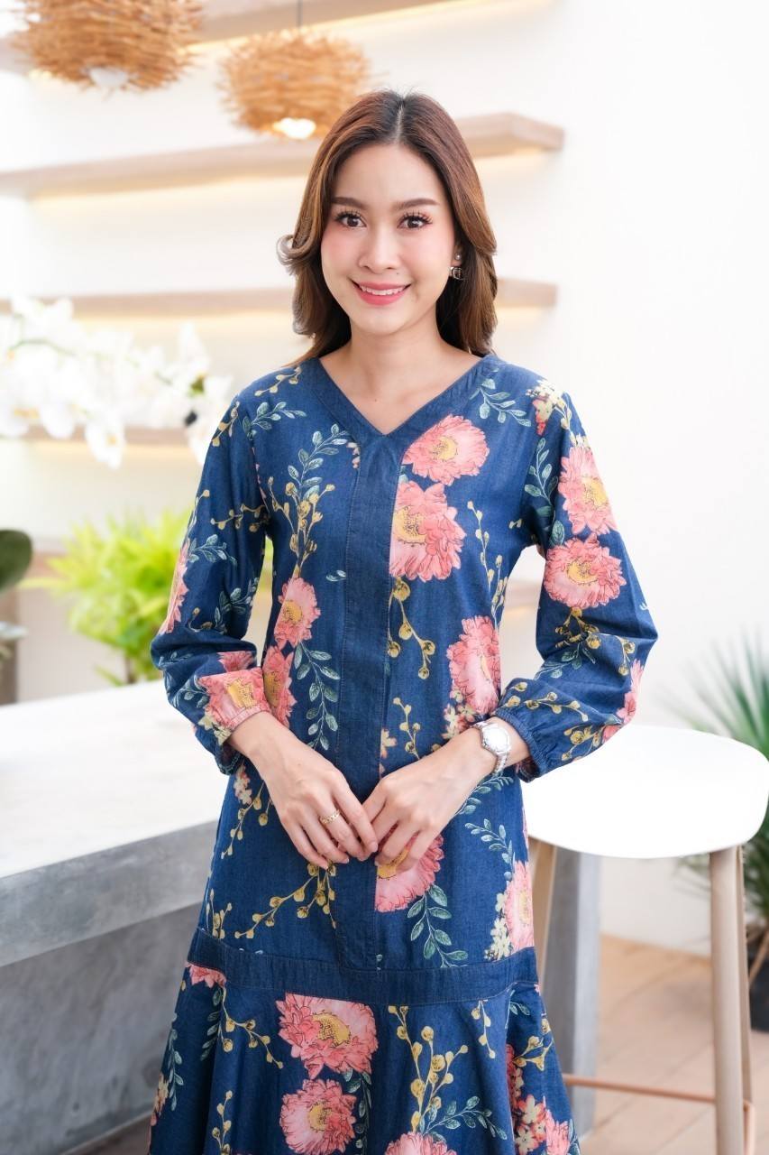 เดรสยีนส์ #8762 ชุดยีนส์พิมพ์ลายดอกไม้สีสันสดใสแต่งระบายชายน่ารักมาก ผ้ายีนส์เนื้อนิ่มใส่สบาย ใส่ได้หลายโอกาส