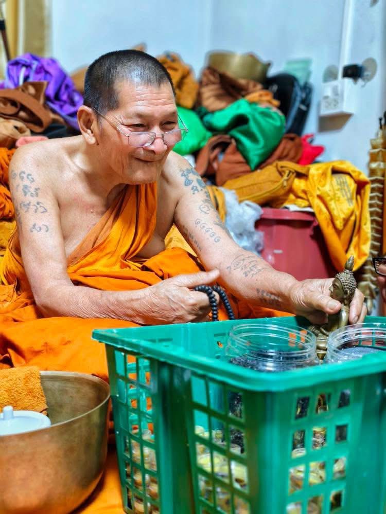 พระเจ้าปากเข็ด รุ่น 2 หลวงปู่ศิลา วัดพระธาตุหมื่นหิน ปี 68