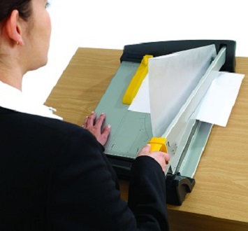 แท่นตัดกระดาษ Fellowes รุ่น Plasma A4